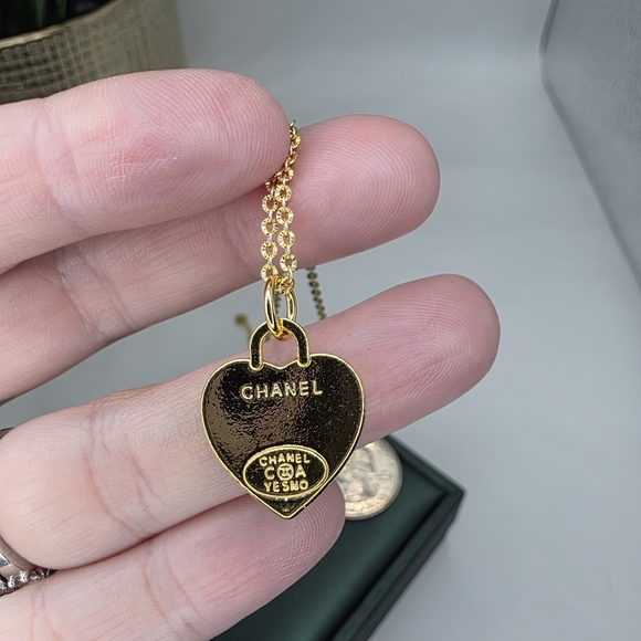 CHANEL Gold and Black Heart Pendant Necklace - Picture 4 of 5